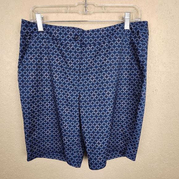 Greg Norman Woman's Geometric on Blue Golf Shorts Size 8 (3055) - Picture 1 of 7